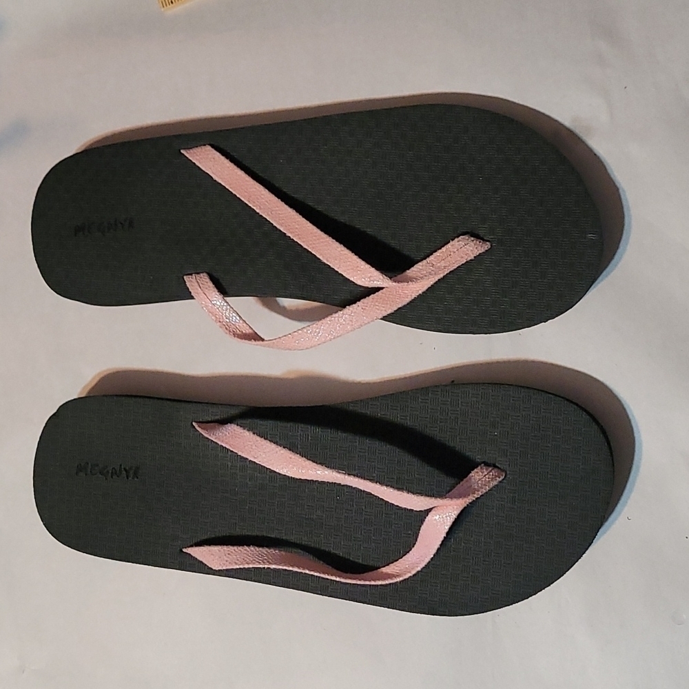 Women's Megnya Sandals NWOT